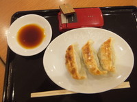 「餃子3個180円(クーポンで無料)＆鉄板イタめし550円」@らーめん花月嵐 イオンモール柏店の写真