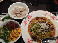 「汁なし担々麺+中華そぼろ丼+赤坂離宮特製 水餃子」@東京老拉麺 Produced By 赤坂璃宮の写真