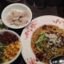 汁なし担々麺+中華そぼろ丼+赤坂離宮特製 水餃子