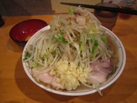 「小豚（ヤサイニンニクアブラ）+生玉子」@豚星。の写真