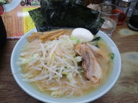「激得ラーメン 中盛り(固め濃いめ) 950円」@ラーメン壱六家 磯子本店の写真
