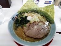 「こってりラーメン（白ネギ入り）￥700+ライス小￥50」@漫天兄弟の写真