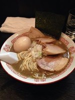 「濃厚中華ソバ　＋　味玉　＋　豚増し　\650+200」@中華ソバ 伊吹の写真