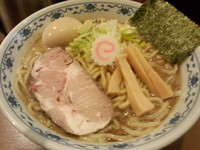 「中華そば大盛(800円)＋味玉(100円)」@俺の麺 春道の写真