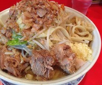 「ぶた入り大ラーメン（850円）ヤサイマシマシアブラ」@ラーメン二郎 府中店の写真