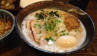「味玉らーめん(太麺)＋炊き込みごはん(730円＋サービス)」@豚骨ラーメン ぶったの写真