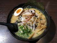 「味噌豚骨ラーメン：850円」@康竜 銀座店の写真