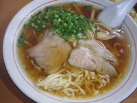 「中華そば(600円)Cセット(おにぎり唐揚げ)(250円)」@関東軒の写真