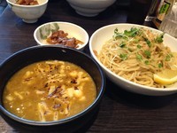 「焦がしチーズのカレーつけ麺 (中盛無料)＋ミニ牛スジごはん」@中華蕎麦 瑞山（ZUIZAN）の写真