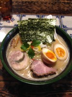 「濃厚豚骨味噌らーめん全部乗せ　￥700（開店特別価格）」@堀切とんこつ麺屋 神髄の写真