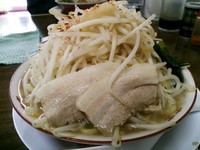 「富士郎MAX680円（野菜・ニンニク）」@ラーメン 二代目 富士の写真