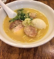 「博多水炊き塩らーめん よくばりトッピング」@麺屋すみすの写真