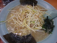 「ネギラーメン(650円)(背脂多め)ライス小(100円)」@ラーメンショップ 椿峠店の写真