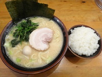 「ラーメン+ライス(650円+無料)」@横濱家系ラーメン ちとせ家の写真