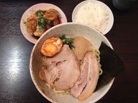 「エビのまぜそば+油淋鶏（3個）+ごはん（中）」@二郎系ラーメン 麺屋 春爛漫の写真