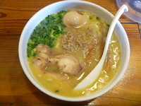 「白鶏らーめん（ランチ味玉＋Ｍｙ箸サービス大盛）　７００円」@鶏の穴の写真