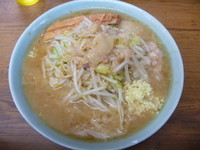 「ラーメン（にんにく少なめ、脂）　７００円」@ラーメン二郎 池袋東口店の写真