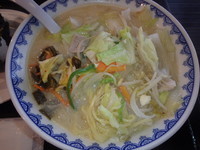 「野菜らーめん(味噌味、半玉)(600円)、キムチ他」@ごはん処 食堂ミサ あらい道の駅店の写真