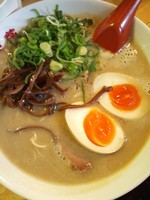 「半熟味玉豚そば（７００円）」@麺や 木蓮の写真