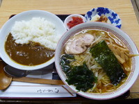 「ラーメン＋カレーセット　７００円」@ラーメン甘味処 美松の写真
