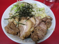 「小豚+油そば（塩）+うずら」@ラーメン二郎 西台駅前店の写真