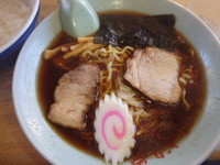 「ラーメン(550円)小ライス(150円)もつ煮皿(300円)」@みどりや食堂の写真