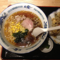 「ラーメン＋半チャーハン 800円」@中華料理    棒棒の写真