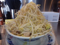 「らーめん(680円)細切れ焼豚(70円)(野菜増し…)他」@らーめん大 京都深草店の写真