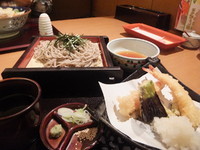 「天ぷら付セイロそば　997円」@味の民芸 世田谷砧店の写真