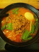「台湾ラーメン（味玉トッピング）」@神宮前 博多ラーメン ほんじんの写真