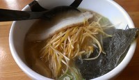 「濃厚醤油赤ねぎラーメン」@ラーメン のしめの写真