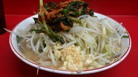 「らーめん(麺硬め少なめ･ニンニク野菜増し)+ニラキムチ」@ラーメン二郎 湘南藤沢店の写真