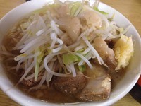 「ラーメン豚入り 野菜少なめニンニクアブラ」@ラーメン二郎 栃木街道店の写真