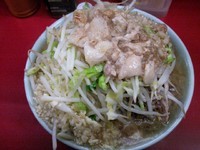 「小ラーメン豚入　ヤサイニンニクアブラ　750円」@ラーメン二郎 中山駅前店の写真