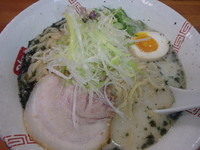 「塩(しそ入り)らーめん(750円)中盛(70円)」@らーめん 弥七の写真