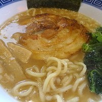「らー麺（とんこつしょうゆ味）650円」@らー麺にしかわの写真