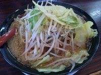 「やさいらあめん　（大盛り）」@煮干しらあめん 燕黒の写真