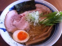 「琥珀そば 塩 細麺」@自家製麺 琥珀の写真