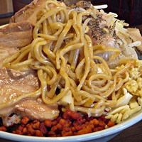 「油そば(中盛)720円＋豚ましダブル280円」@郎郎郎の写真