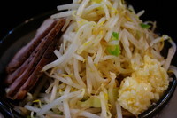 「ラーメン豚 ＋ニンニク＋野菜はマシマシ」@麺や 希 御徒町店の写真