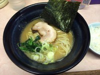 「しょうゆらーめん　こってり 麺カタメ 670円位　ランチサー」@しょうゆのおがわや 幡ヶ谷店の写真