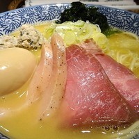 「限定特製クリーミー鶏白湯そば　981円」@麺屋 一燈 おかず市場 イートインコーナーの写真