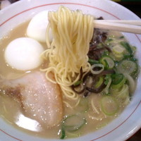 「ふくちゃんらぁめん 650円 + ゆで玉子 0円×2」@生粋 博多らぁめんふくちゃん 築地総本店の写真