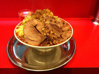 「小豚ラーメン(野菜、脂、ニンニク、削り節)¥750-」@ラーメンタロー 大森の陣の写真