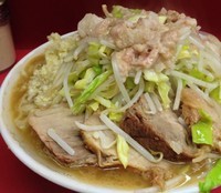 「大豚入り （850円）ヤサイアブラニンニク」@ラーメン二郎 桜台駅前店の写真