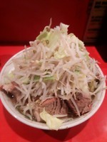 「小豚野菜750円、温泉玉子100円」@ラーメン二郎 府中店の写真