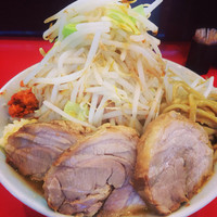 「豚ラーメン野菜マシニンニク少なめ辛ショウ@880」@用心棒Ⅱ階の写真