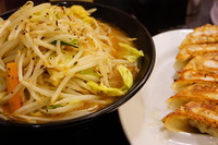 「味噌タンメン（タンギョウ）」@東京タンメン トナリ 東京ラーメンストリート店の写真