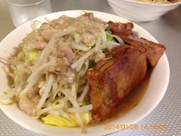 「豚増ラーメン小、野菜、油増　740円」@ラーメン北郎の写真
