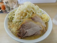「ラーメン並650円 野菜/脂/ニンニク/しょっぱめ/酸っぱめ」@ラーメンいつきの写真